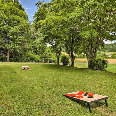 Charming Mills River Home With Porch And Yard! Exterior photo