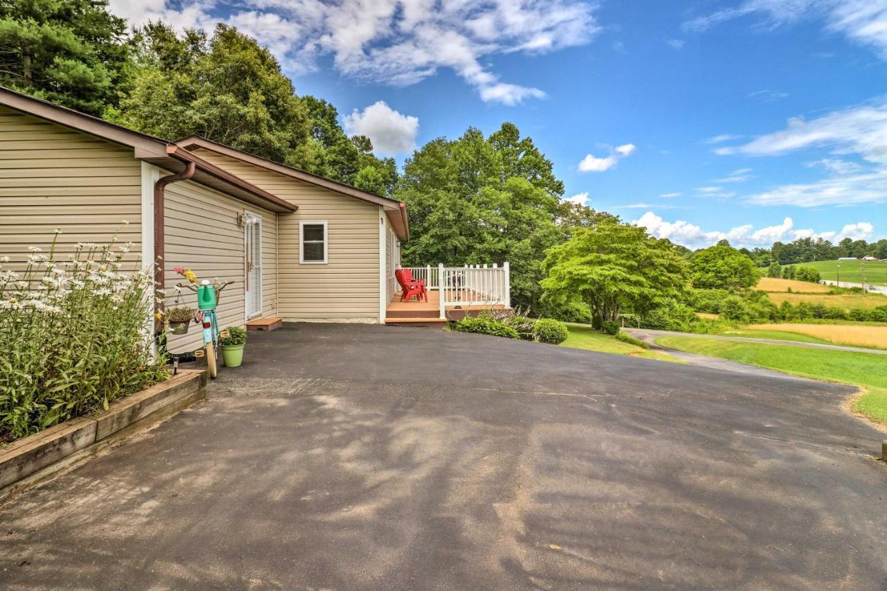 Charming Mills River Home With Porch And Yard! Exterior photo