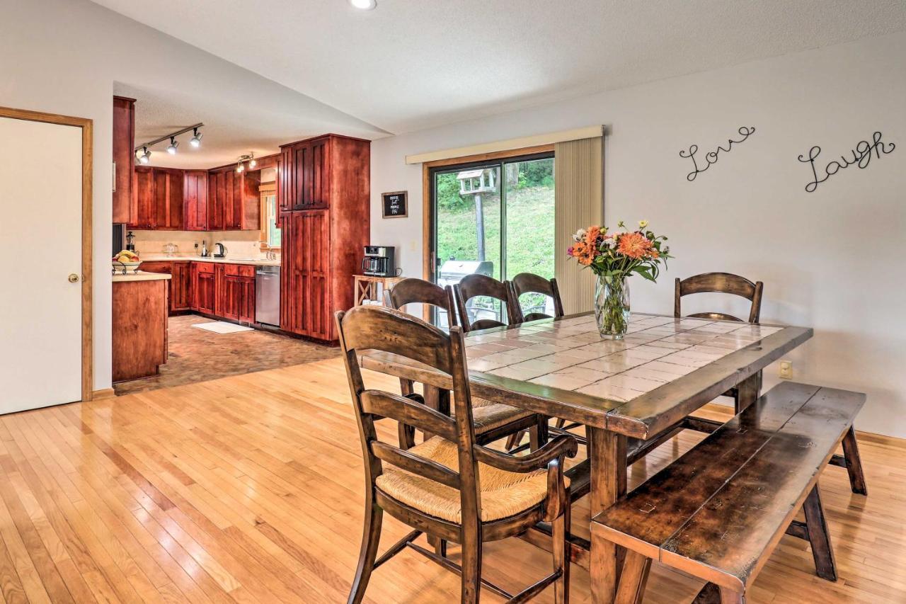 Charming Mills River Home With Porch And Yard! Exterior photo