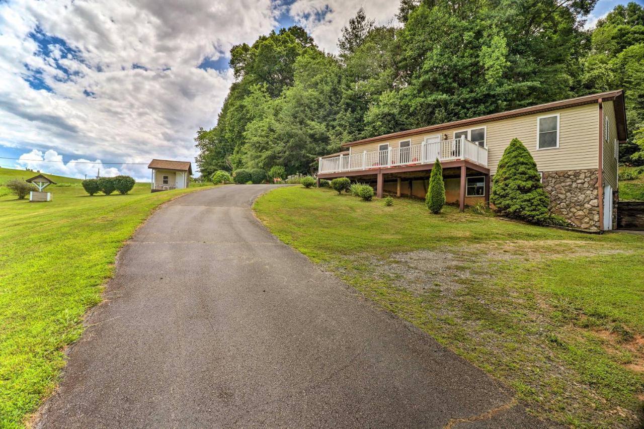 Charming Mills River Home With Porch And Yard! Exterior photo
