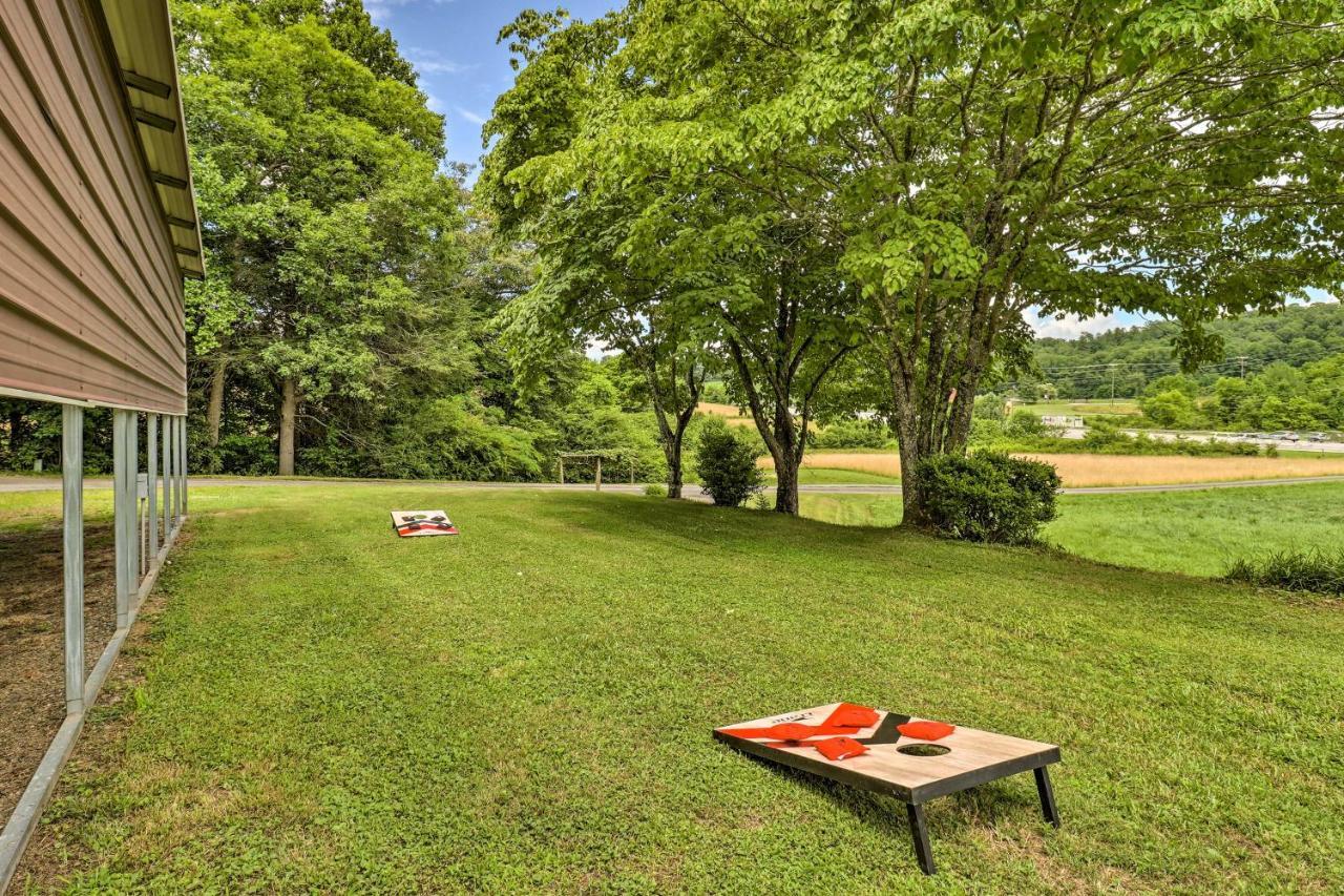 Charming Mills River Home With Porch And Yard! Exterior photo