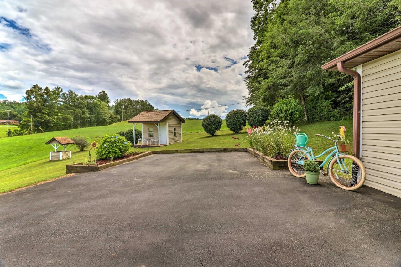 Charming Mills River Home With Porch And Yard! Exterior photo