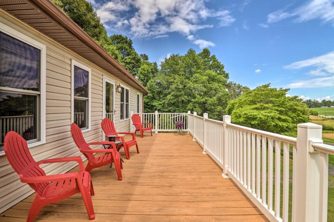 Charming Mills River Home With Porch And Yard! Exterior photo